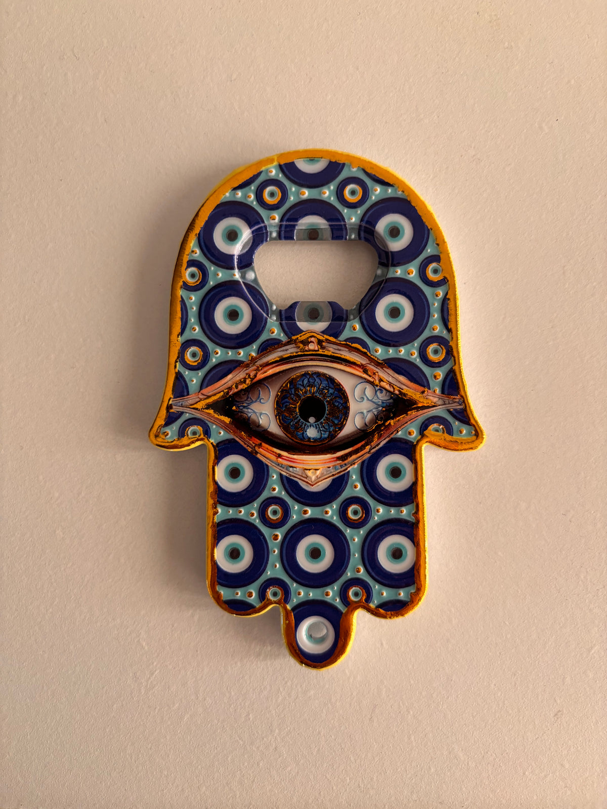 Magnetic blue eye hand