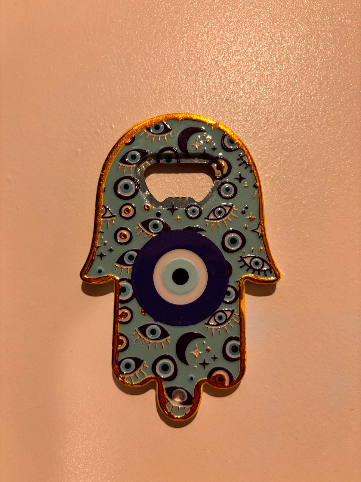 Magnetic blue eye hand